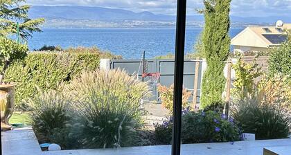 Large family home on Lake Geneva with swimming pool