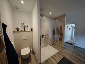 Bathroom - Vrbo Property (Saint-Haon-le-Vieux)