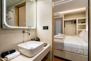 A modern bathroom with a large mirror, a white sink, and a shower area. - The Apex Boutique B2 Apartment with Balcony, Wi-Fi, and Air Conditioning (Athina)