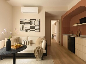 Superior Double Room, Courtyard View | Living area | 43-inch Smart TV with digital channels - The Initial Sama Serviced Residences (Singapore)