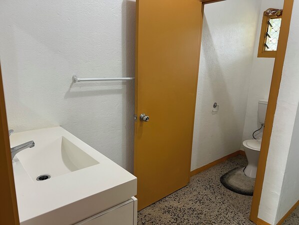 Shower, hair dryer, towels, soap - Muri Homeland Villa N1 (Ngatangiia District)