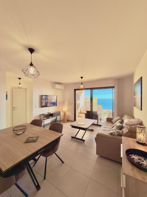 Living area - Ty-Corsica - Sea view apartment (Bastia)