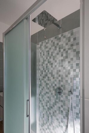 Appartement Supérieur, vue cour intérieure | Salle de bain
