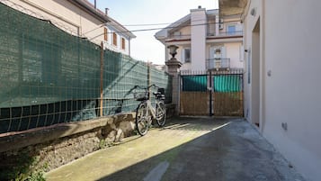 Superior Apartment, Courtyard View | Garden