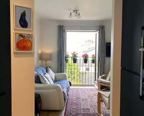 Smart TV - Light‑Filled Coastal Townhouse with Sweeping Sea Views (Swanage)