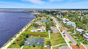 Sports court - Key West-style furnished cottage in Punta Gorda’s historic district (Punta Gorda)
