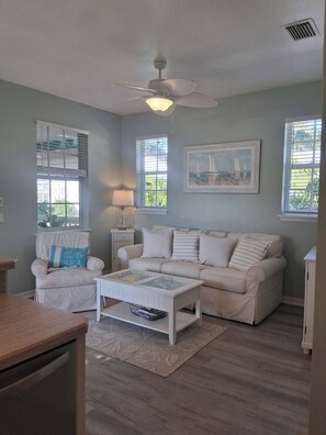 Living area - Key West-style furnished cottage in Punta Gorda’s historic district (Punta Gorda)