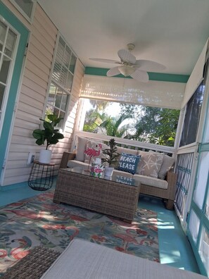 Living area - Key West-style furnished cottage in Punta Gorda’s historic district (Punta Gorda)