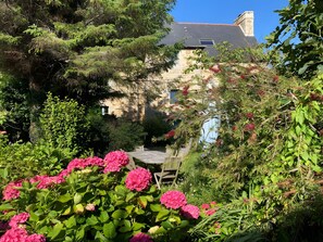 Exterior - Bed and Breakfast 'Ti Brao - Lindbergh' with Shared Garden and Wi-Fi (Penvénan)