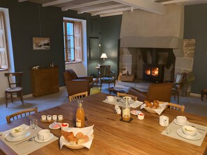 Dining - Bed and Breakfast 'Ti Brao - Lindbergh' with Shared Garden and Wi-Fi (Penvénan)