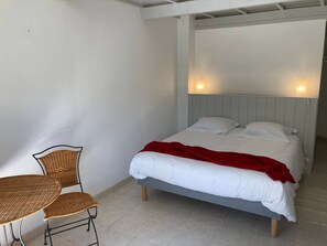 WiFi, bed sheets