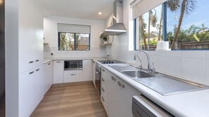 Private kitchen - Forster Haven on Karloo - Bright, Stylish & Central (Forster)