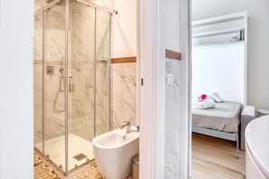 Shower, bidet, towels, shampoo - Easylife - Milano - Bertacchi 1S - Milano  (Milano)