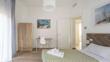 Appartement, balkon, uitzicht op de binnenplaats