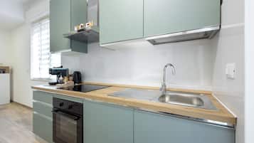 Apartment, Balcony, Courtyard View | Private kitchen