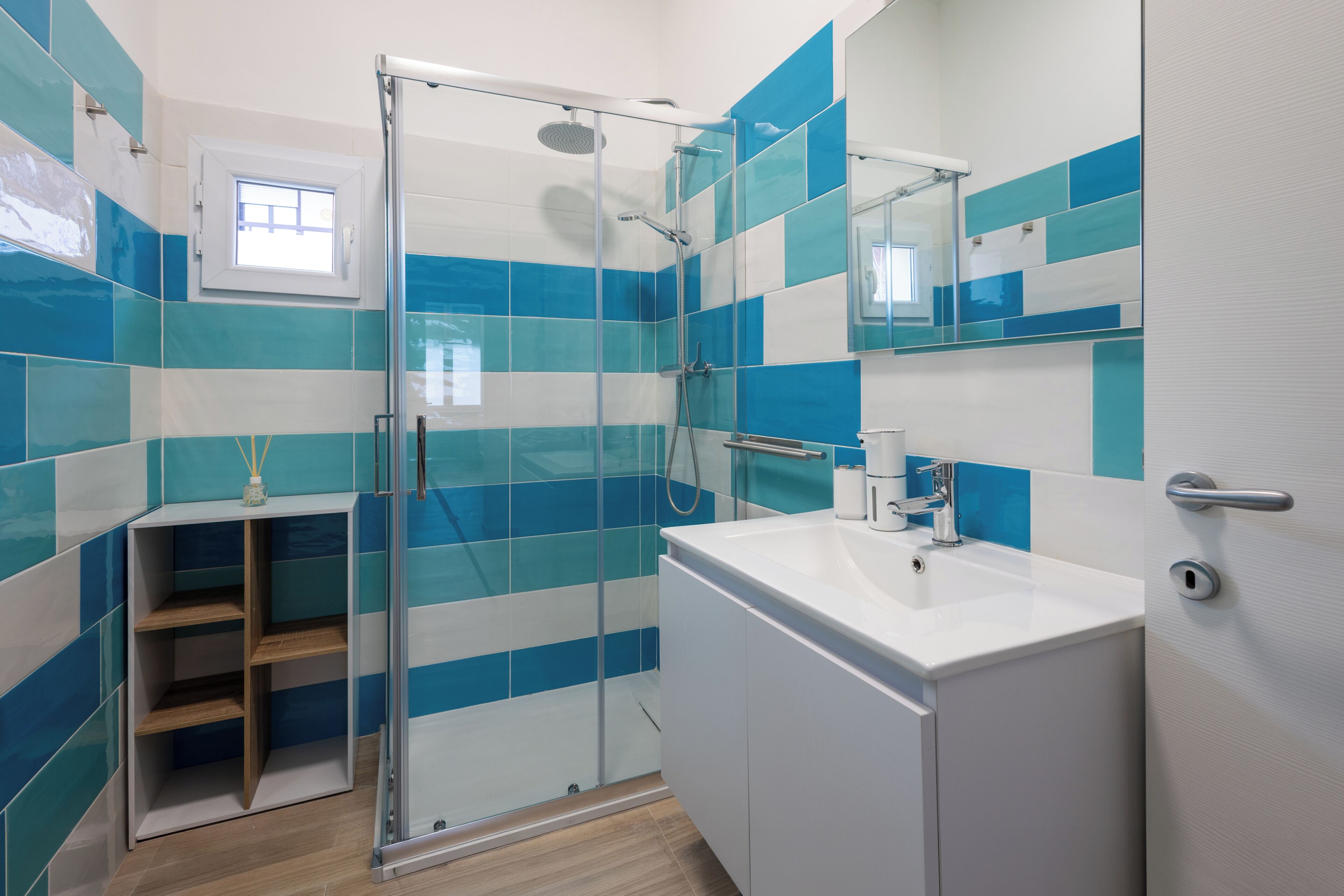 Appartamento, balcone, vista cortile | Bagno | Doccia, set di cortesia gratuito, asciugacapelli, bidet