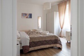 Appartement, balkon, uitzicht op de binnenplaats