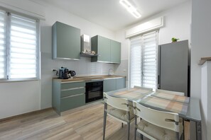 Appartement, balcon, vue cour intérieure | Cuisine privée