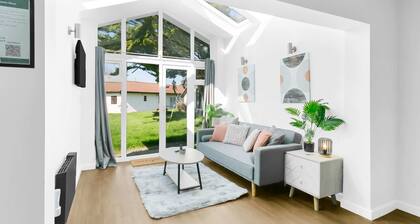 Lovely 2BR Holiday Chalet Near Sidmouth - Sleeps 6