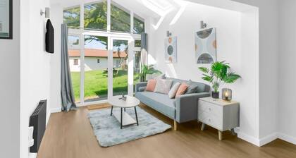 Lovely 2BR Holiday Chalet Near Sidmouth - Sleeps 6