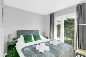 2 Schlafzimmer, Schreibtisch, Bügeleisen/Bügelbrett, WLAN