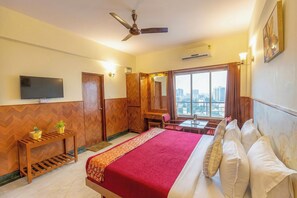 Deluxe Double Room | Desk, free WiFi - Hotel Sarmani (Chennai)