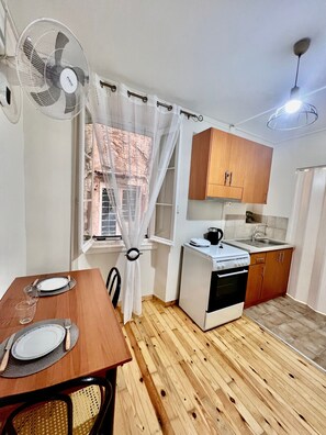 Oven, coffee/tea maker - Holiday Home 'Moraitis Apartment 2' with Wi-Fi (Κέρκυρα)