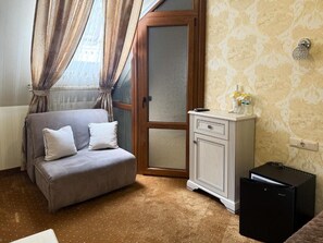 Quarto casal básico | Área de estar