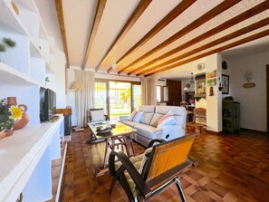 Living area - La Caleta 'Mediterranean beachfront house' (Caleta de Vélez)