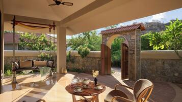 Garden Cottage | Outdoor dining