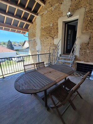 Outdoor dining - Country getaway (Charavines)