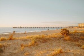 On the beach - Eos Retreat – Boutique Beachfront Apt in Glenelg (Glenelg)