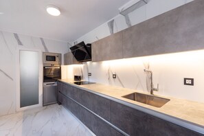 Private kitchen - AURA Superior Apartment (La Pineda)