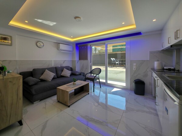 Living area - 5 - IFI Suite by SDR (Paralia)