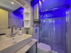 Bathroom - 5 - IFI Suite by SDR (Paralia)