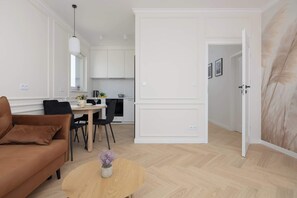 TV, offices - Modern Apartment in Warsaw | Balcony and Parking (Warszawa)