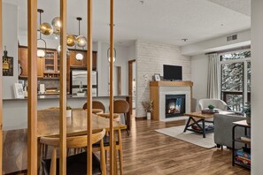 Dining - *New* Luxury Retreat w/ Heated Pool, 2 Hot Tubs, Fireplace + Sleeps 8 (Canmore)