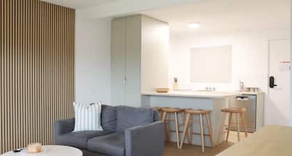 RIVERSIDE ACCOMMODATION
Sunlit on the Clyde