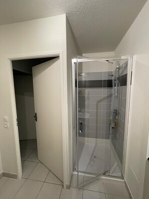Shower, hair dryer, towels, toilet paper - Walking distance to beach 5min • Terrace - 2 parking lots - Renovated (Labenne)