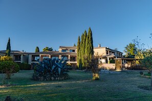 Exterior - HOTEL RESTAURENT BELLERIVE (Rasteau)