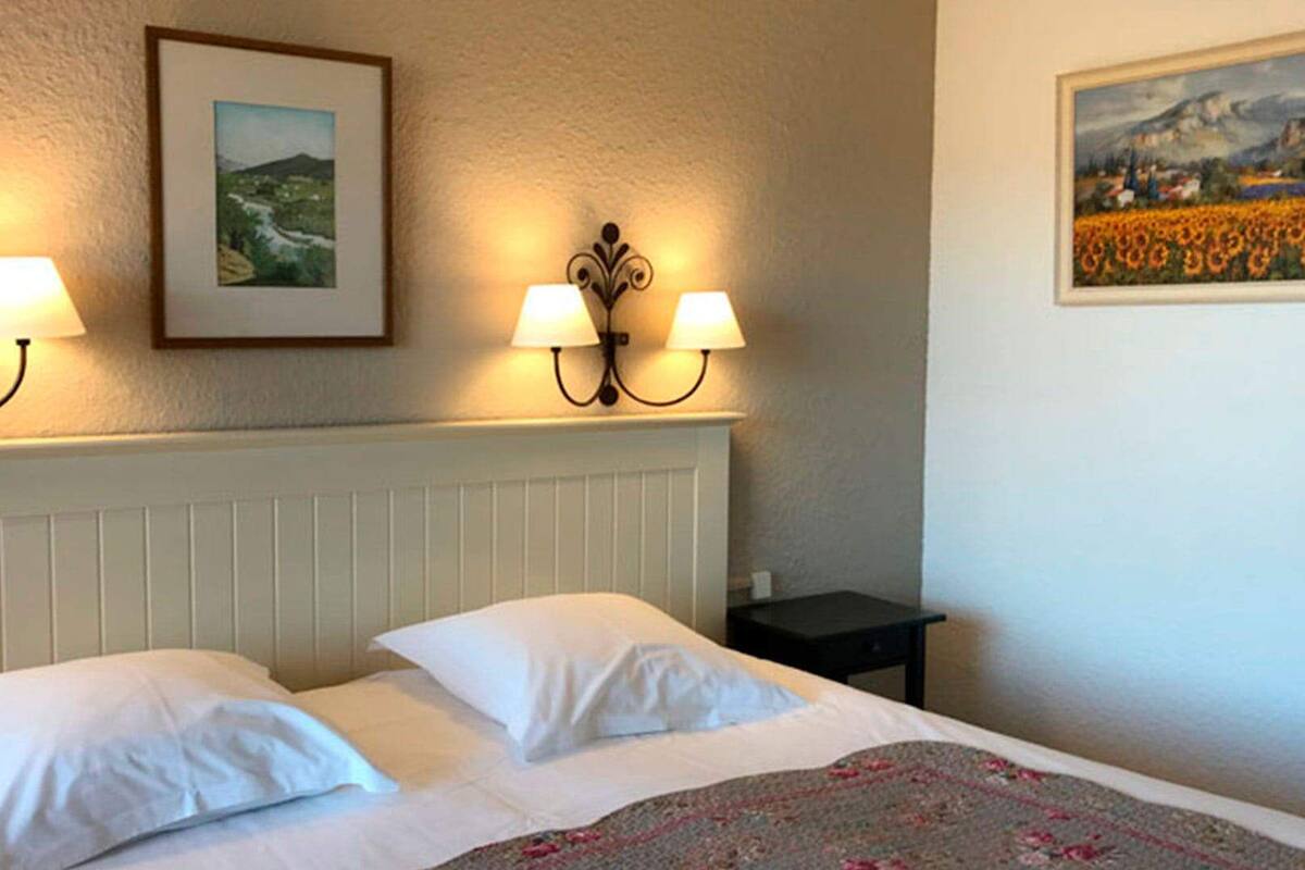 Habitación doble clásica, baño en la habitación, vista al jardín | Escritorio y wifi gratis