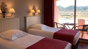 Desk, free WiFi - HOTEL RESTAURENT BELLERIVE (Rasteau)
