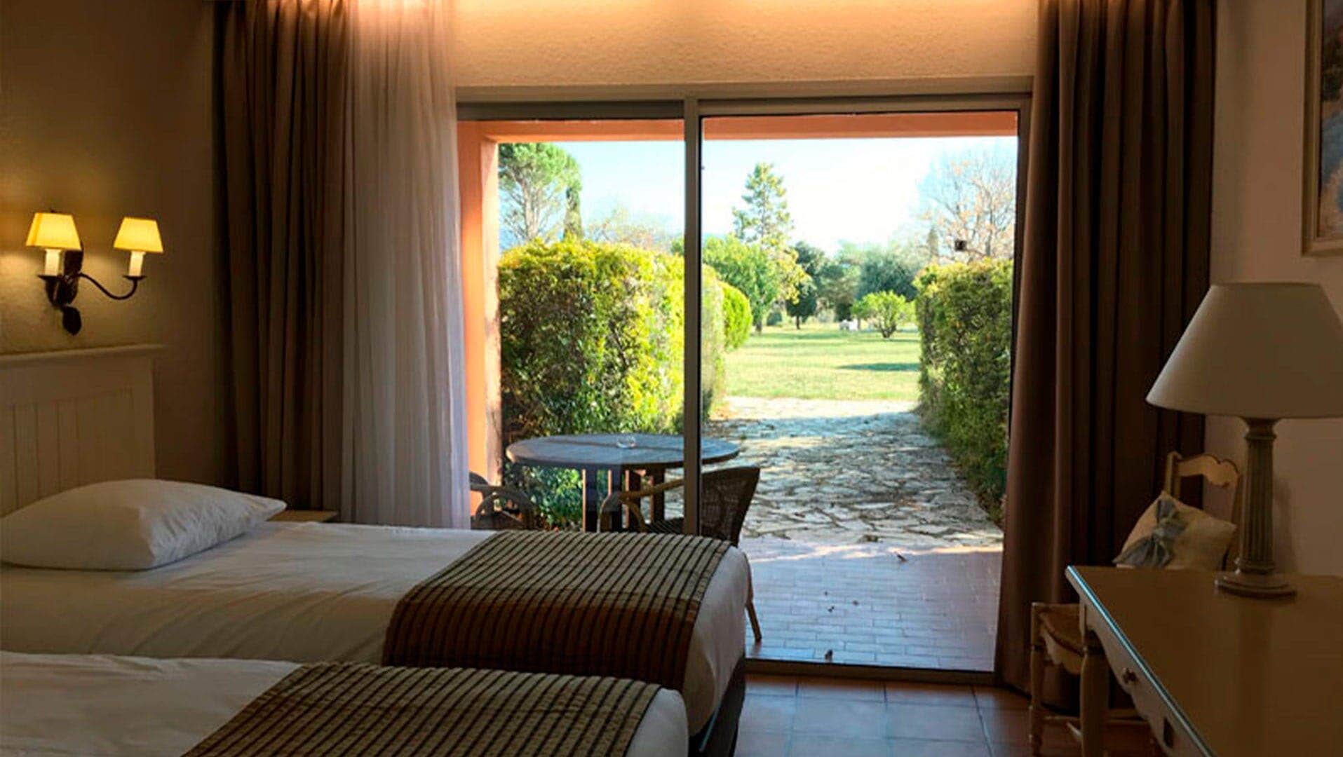 Habitación doble clásica, baño en la habitación, vista al jardín | Escritorio y wifi gratis 