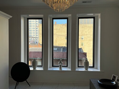 Fabulous, modern condo in the heart of Louisville with fantastic city view!