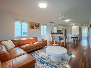 Smart TV - Ocean Getaway (Torquay)