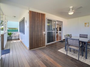 Dining - Ocean Getaway (Torquay)