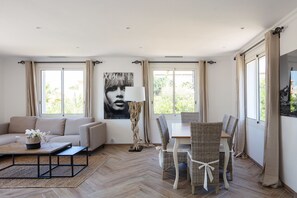 Dining - Villa Jardin des Trois: luxury villa with guest accommodations, private pool, and ocean views (Sainte-Maxime)