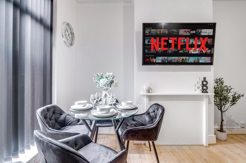 Delightful 4-bedroom apartment in welcoming Birmingham neighborhood