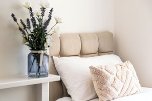 4 bedrooms, in-room safe, desk, iron/ironing board - Delightful 4-bedroom apartment in welcoming Birmingham neighborhood (Birmingham)