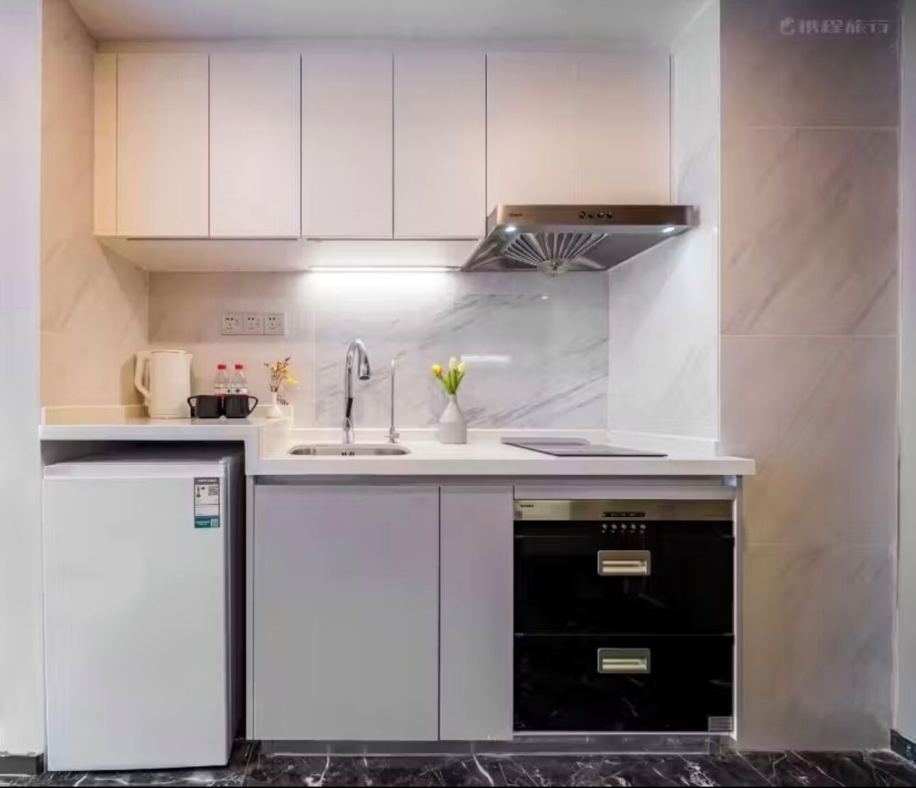 Classic Double Room, City View | Private kitchen